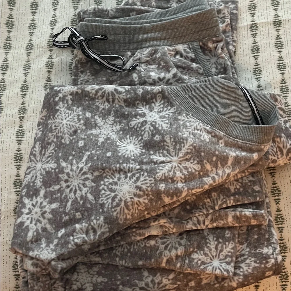 Nautica Gray Snowflake Pajama Set - Picture 4 of 5